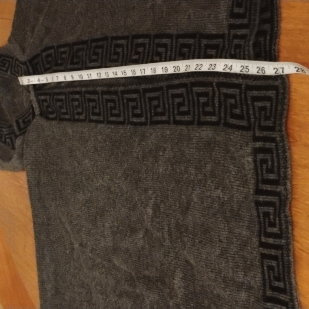 Beautiful grey/ black hooded cape/ shawl.No brand , no tags, unsure of size. - Picture 8 of 9